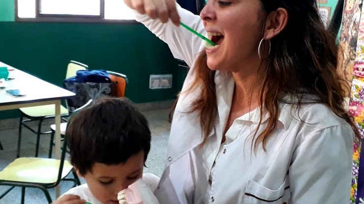 Aprender jugando: Títeres para promover la salud bucal
